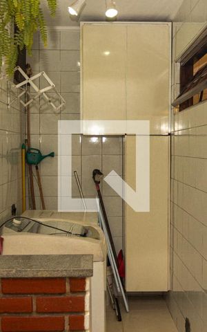 Casa à venda com 250m², 2 quartos e 2 vagas Casa à venda com 250m², 2 quartos e 2 vagasÁrea de Serviço