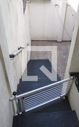 Casa à venda com 127m², 2 quartos e 2 vagasEntrada Casa e Escadas Lavanderia