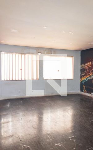 Casa para alugar com 350m², 2 quartos e 10 vagasSala