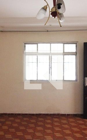 Casa para alugar com 90m², 3 quartos e 1 vagaSala 