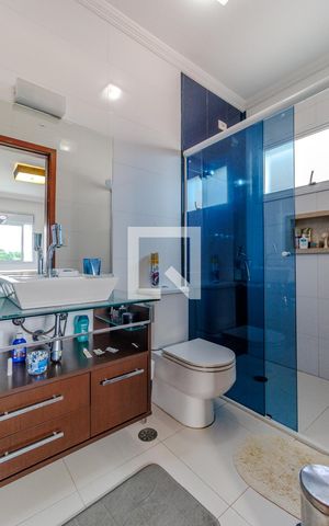 Casa para alugar com 325m², 3 quartos e 4 vagas Casa para alugar com 325m², 3 quartos e 4 vagasBanheiro da Suíte 3