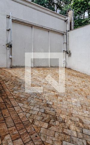 Casa para alugar com 325m², 3 quartos e 4 vagas Casa para alugar com 325m², 3 quartos e 4 vagasGaragem