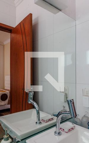 Casa para alugar com 325m², 3 quartos e 4 vagas Casa para alugar com 325m², 3 quartos e 4 vagasBanheiro da Suíte 1