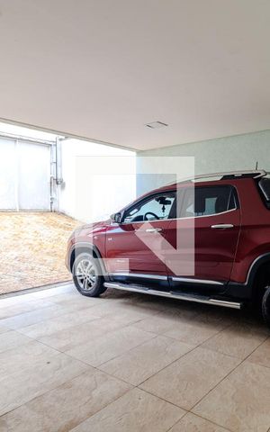 Casa para alugar com 325m², 3 quartos e 4 vagas Casa para alugar com 325m², 3 quartos e 4 vagasGaragem