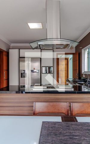 Casa para alugar com 325m², 3 quartos e 4 vagas Casa para alugar com 325m², 3 quartos e 4 vagasCozinha