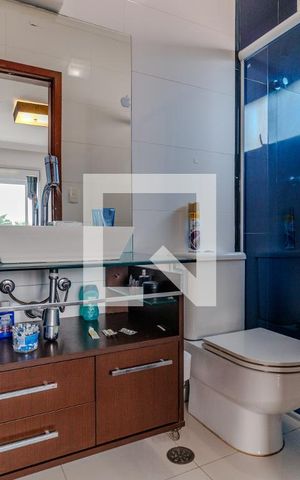 Casa para alugar com 325m², 3 quartos e 4 vagas Casa para alugar com 325m², 3 quartos e 4 vagasBanheiro da Suíte 3