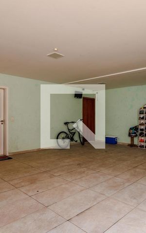 Casa para alugar com 325m², 3 quartos e 4 vagas Casa para alugar com 325m², 3 quartos e 4 vagasGaragem