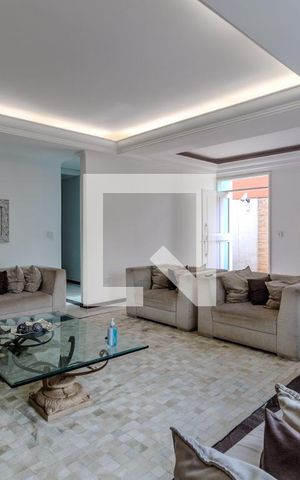 Casa para alugar com 325m², 3 quartos e 4 vagas Casa para alugar com 325m², 3 quartos e 4 vagasSala