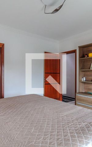 Casa para alugar com 325m², 3 quartos e 4 vagas Casa para alugar com 325m², 3 quartos e 4 vagasSuíte 2