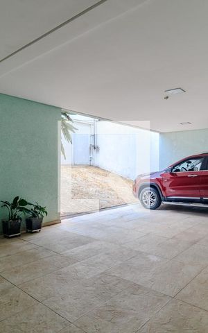 Casa para alugar com 325m², 3 quartos e 4 vagas Casa para alugar com 325m², 3 quartos e 4 vagasGaragem