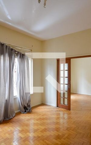 Casa à venda com 300m², 5 quartos e 1 vaga Casa à venda com 300m², 5 quartos e 1 vagaSala
