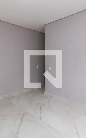 Casa à venda com 140m², 5 quartos e 4 vagas Casa à venda com 140m², 5 quartos e 4 vagasSala