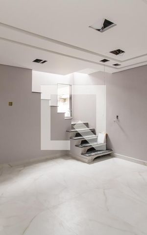 Casa à venda com 140m², 5 quartos e 4 vagas Casa à venda com 140m², 5 quartos e 4 vagasSala