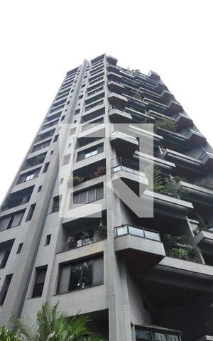 Apartamento à venda com 215m², 3 quartos e 3 vagasFachada