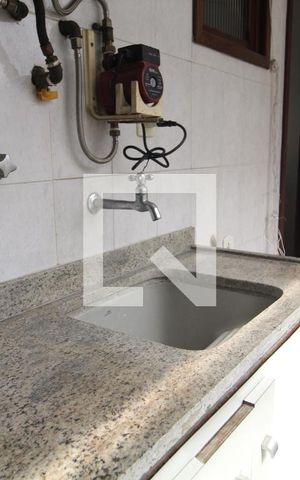 Apartamento para alugar com 79m², 2 quartos e 1 vaga Apartamento para alugar com 79m², 2 quartos e 1 vagaCozinha e Área de Serviço