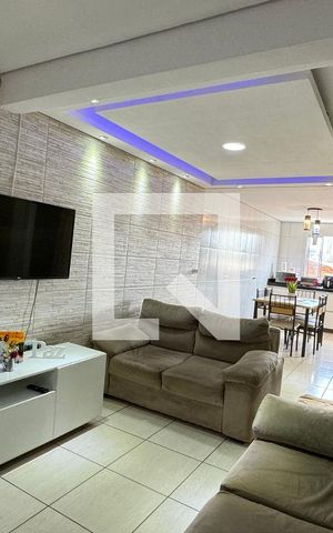Casa à venda com 140m², 3 quartos e 2 vagasSala