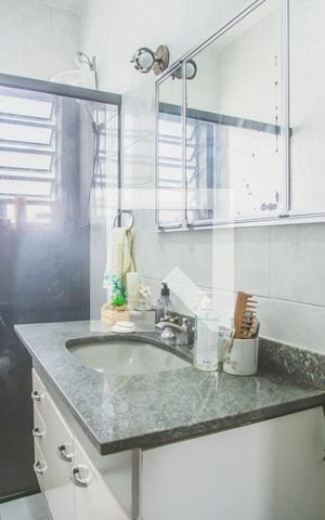 Casa à venda com 180m², 2 quartos e 1 vaga Casa à venda com 180m², 2 quartos e 1 vagaBanheiro