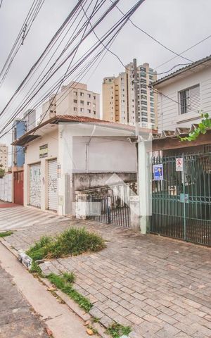 Casa à venda com 180m², 2 quartos e 1 vaga Casa à venda com 180m², 2 quartos e 1 vagaFachada