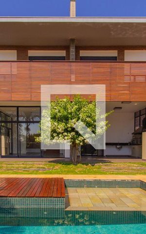 Casa de condomínio à venda com 580m², 3 quartos e 4 vagas Casa de condomínio à venda com 580m², 3 quartos e 4 vagasÁrea externa