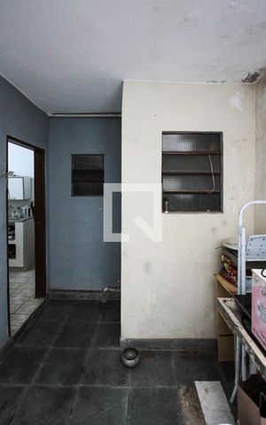 Casa à venda com 230m², 3 quartos e 2 vagas Casa à venda com 230m², 3 quartos e 2 vagasÁrea de Serviço