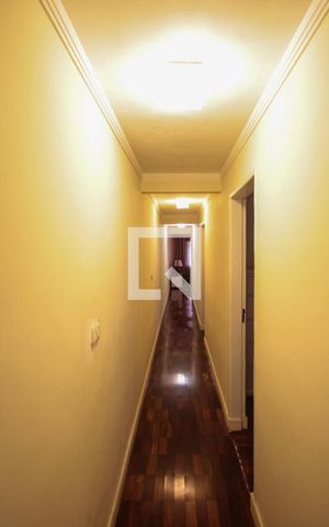 Casa à venda com 230m², 3 quartos e 2 vagas Casa à venda com 230m², 3 quartos e 2 vagasCorredor
