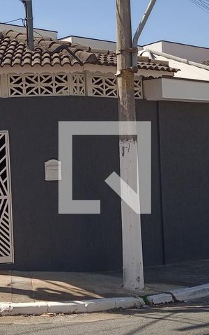 Casa à venda com 130m², 3 quartos e 2 vagas Casa à venda com 130m², 3 quartos e 2 vagasFachada