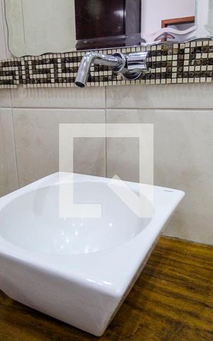 Casa à venda com 130m², 3 quartos e 2 vagas Casa à venda com 130m², 3 quartos e 2 vagasBanheiro