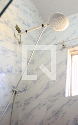 Casa à venda com 200m², 2 quartos e 2 vagasBanheiro de Serviço