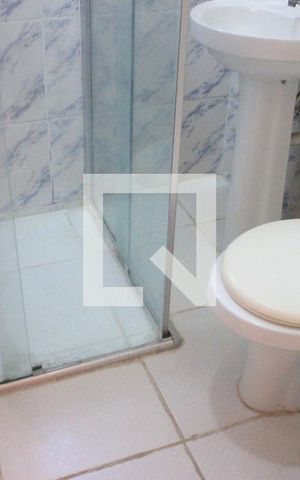 Casa à venda com 200m², 2 quartos e 2 vagasBanheiro de Serviço
