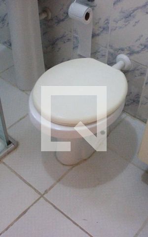 Casa à venda com 200m², 2 quartos e 2 vagasBanheiro de Serviço