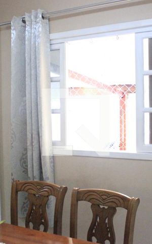 Casa à venda com 200m², 2 quartos e 2 vagasSala