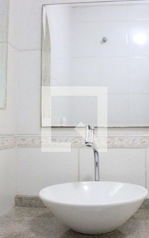 Casa à venda com 200m², 2 quartos e 2 vagasBanheiro 