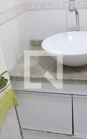 Casa à venda com 200m², 2 quartos e 2 vagasBanheiro 