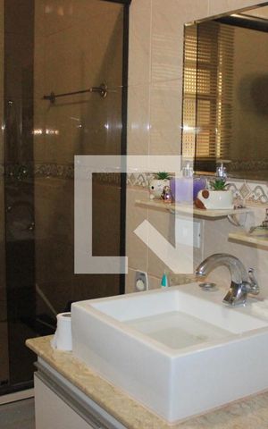 Casa à venda com 223m², 4 quartos e 3 vagasBanheiro 1