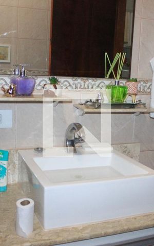 Casa à venda com 223m², 4 quartos e 3 vagasBanheiro 1