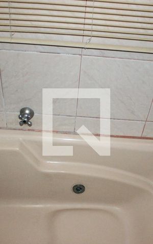 Casa à venda com 223m², 4 quartos e 3 vagasBanheiro 1