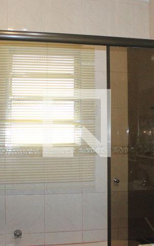 Casa à venda com 223m², 4 quartos e 3 vagasBanheiro 1