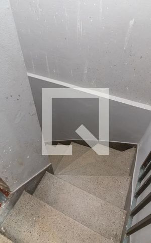 Casa à venda com 183m², 2 quartos e 2 vagasEscada