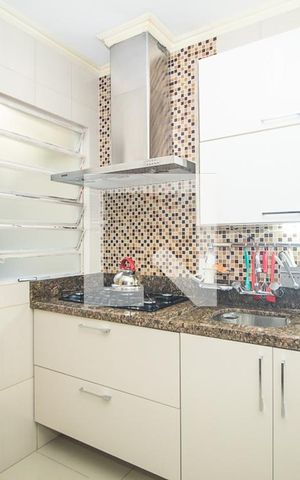 Casa à venda com 100m², 3 quartos e 1 vaga Casa à venda com 100m², 3 quartos e 1 vagaCozinha