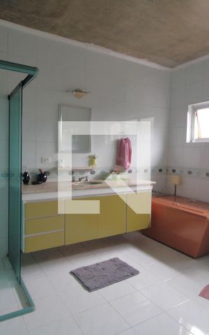 Casa para alugar com 330m², 4 quartos e 4 vagasBanheiro da suíte 3