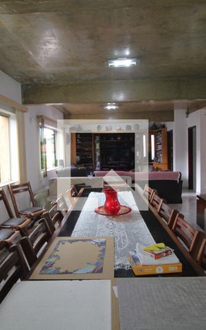 Casa para alugar com 330m², 4 quartos e 4 vagasSala