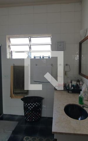 Casa para alugar com 330m², 4 quartos e 4 vagasBanheiro da suíte 4