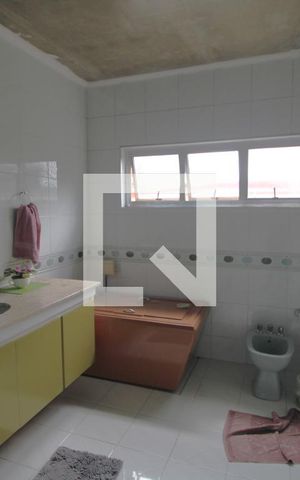 Casa para alugar com 330m², 4 quartos e 4 vagasBanheiro da suíte 3