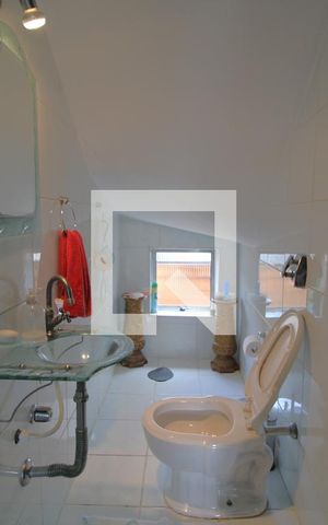 Casa para alugar com 330m², 4 quartos e 4 vagasLavabo