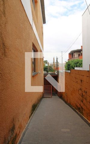 Casa para alugar com 330m², 4 quartos e 4 vagasQuintal lateral