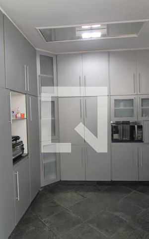 Casa para alugar com 330m², 4 quartos e 4 vagasCozinha