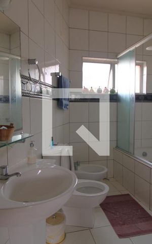 Casa para alugar com 330m², 4 quartos e 4 vagasBanheiro da suíte 1