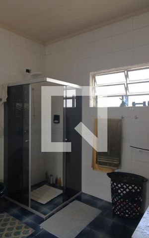 Casa para alugar com 330m², 4 quartos e 4 vagasBanheiro da suíte 4