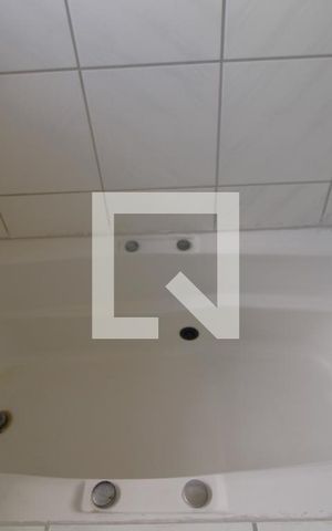 Casa para alugar com 330m², 4 quartos e 4 vagasBanheira da suíte 1