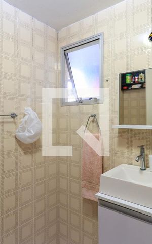 Apartamento à venda com 60m², 2 quartos e sem vaga Apartamento à venda com 60m², 2 quartos e sem vagaBanheiro